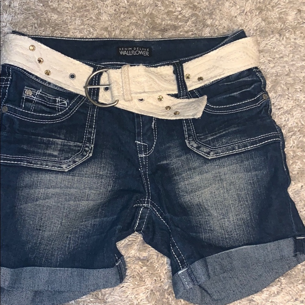 Size 9 Denim Deluxe Wallflower shorts with belt.